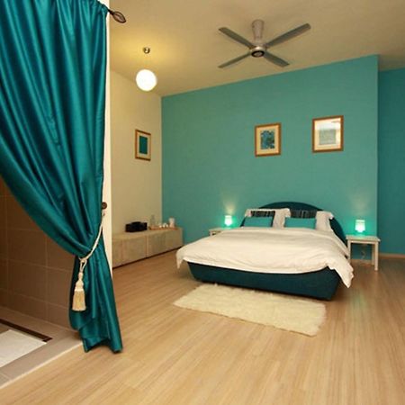 Chymes Hotel タンジュンブンガ エクステリア 写真