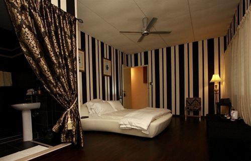 Chymes Hotel タンジュンブンガ エクステリア 写真