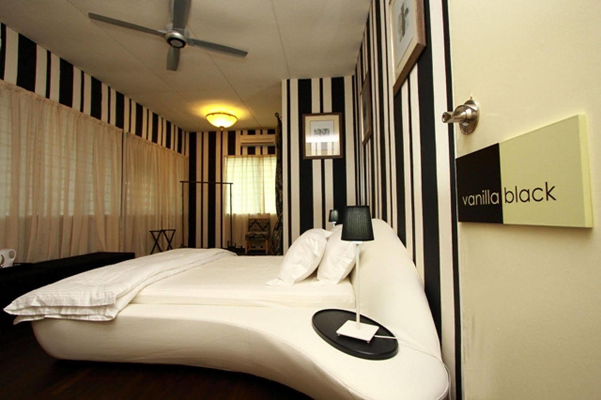 Chymes Hotel タンジュンブンガ エクステリア 写真